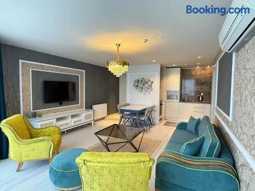 new luxury comfortable apartment - Image 1