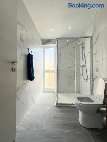 Dylan Deluxe Homes - Bahar Stays - Image 1