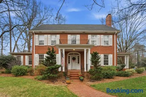 Classic Davidson Retreat 4BR Walk to Downtown - Image 1