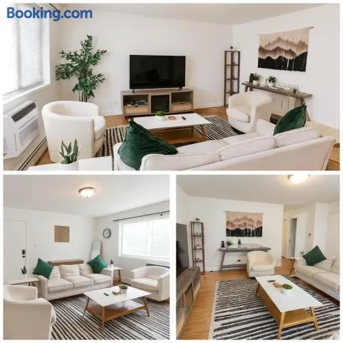 Cozy 4BR Getaway Free Parking Near OHare Airport - Image 1