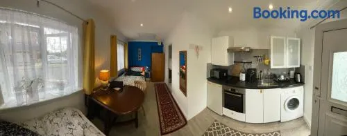 Twin beds en suite - Image 1