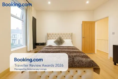 SidemerseyLivings - Step-Free 4BR Home, Ground Floor Bed & Bath, Private Gated Parking - Image 1
