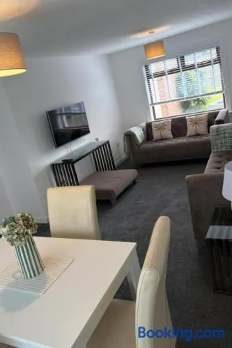 Ayr 2-Bed House Sleeps 4 with Garden & Parking - Image 1