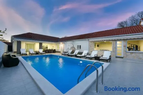 Villa Mare - with HEATED POOL - Image 1