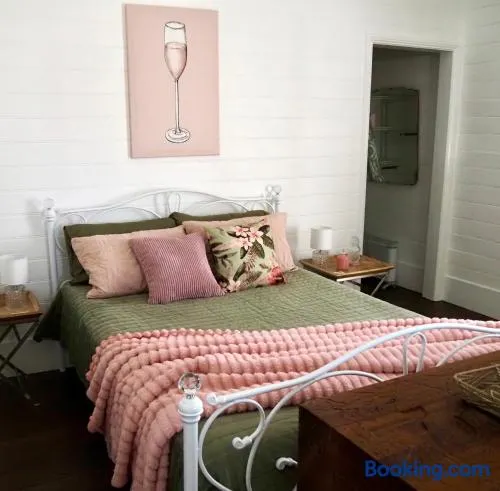 Smithtown Champagne Bed and Bubbles - Image 1