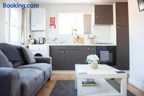 Large 1st Floor Open Plan Apartment - Image 1