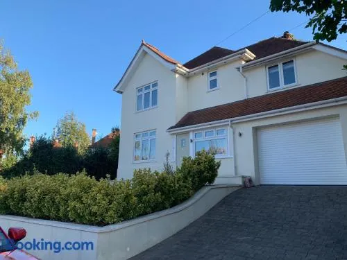 Great location newly refurbished 4 bedroom house coast - Image 1