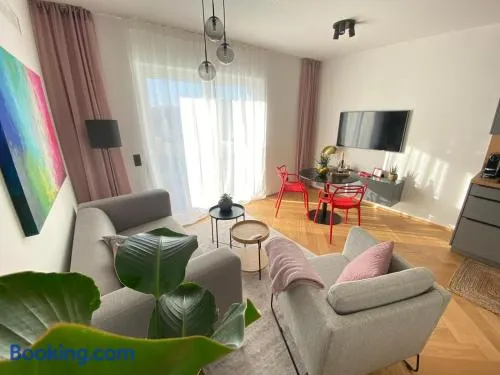 Stylische Wohnung mit Balkon - Image 1