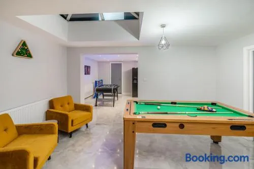 Luxe 5BR Family Retreat w/ Hot Tub & Pool Table - Image 1