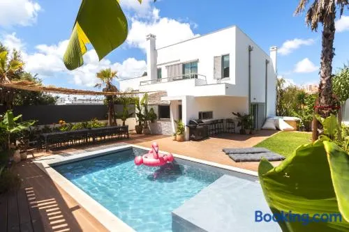 Beach Villa - 16min to Downtown - 30 PPL - Image 1
