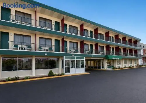 Lincoln Way Inn - Image 1