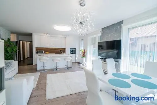 Luxus Partivilla Apartman - Image 1