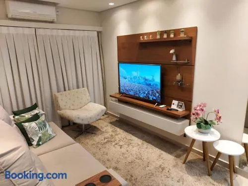 Flat em Hotel com piscina, garagem, Wi-fi e Limpeza diária - Image 1