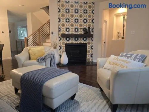 Renovated 4BR 6 Bed 3 and a half Bath Near DFW Airport - Image 1