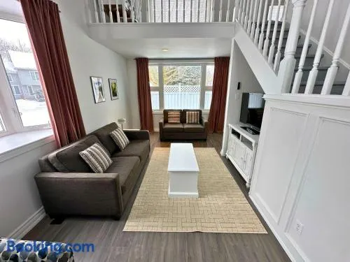 Four Season Family Retreat with Pool Access - Image 1