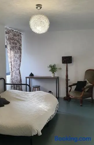 Chambre aux portes de Bordeaux - Image 1