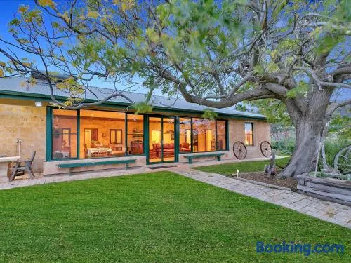 Lake Bywater Cottage - Image 1