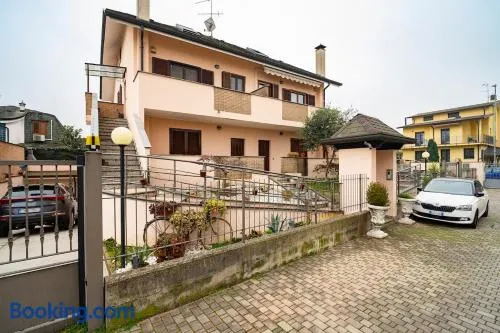 Spacious Accommodation in Lainate - 2 Large Bedrooms for 4 - Image 1