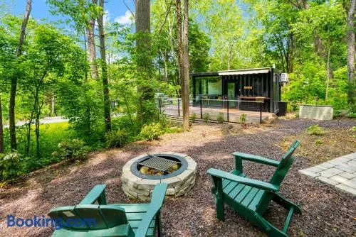 Cute Riverside Cabin w Hot Tub Fire Pit & Kayaks - Image 1