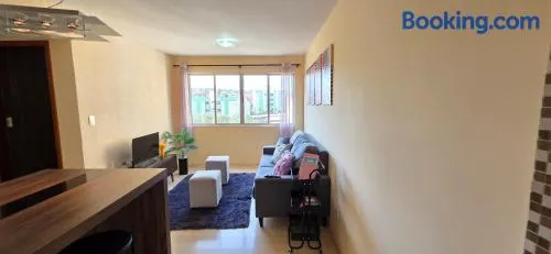 Apto Familiar, Garagem, WiFi Rápido, Maringá - Image 1