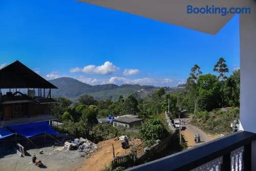 Munnar Dreams Homestay For Kolukkumalai Tourists - Image 1