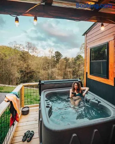 Writer's Retreat - Secluded Getaway, Hot Tub, and Stargazing Deck - Image 1