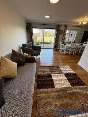 Spacious 3BR Home in Maidstone Sleeps 8 - Image 1