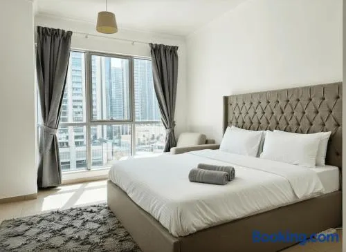 The residences 1 - Luxury 1BR apt in Downtown Dubai - 2 mins walk to Burj Khalifa & Dubai Mall - Image 1