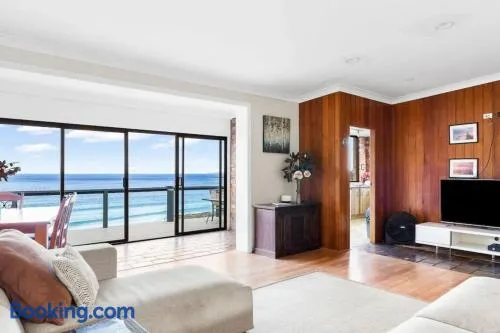 Surfers Retreat with access to the beach - Image 1