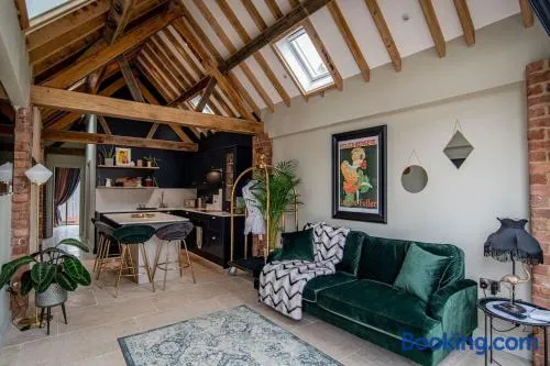 Luxury private FARM BARN, Airport, NEC - Image 1