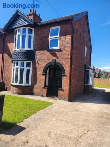 York Villa 7 Normanby Road - Image 1