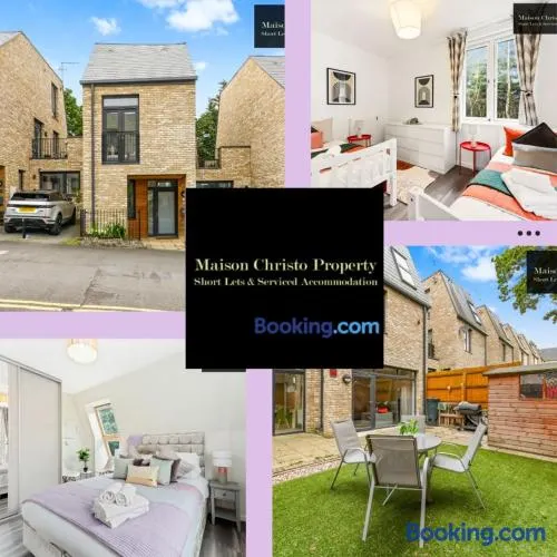 Dollis Valley 3Bedroom House Sleeps 8 in London With FREE PARKING By Maison Christo Property Short Lets & Serviced Accommodation - Image 1