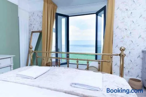 Seafront home with fabulous sea views - Image 1