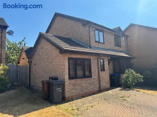4 Bed Luxury House Northampton Silverstone F1 Parking - Image 1
