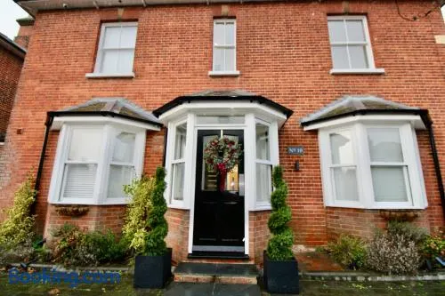 No.10 @ ShortStays Serviced apartments - Image 1