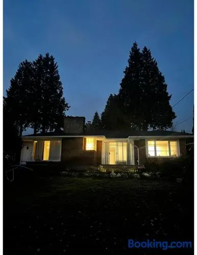 Home in West Vancouver - Image 1