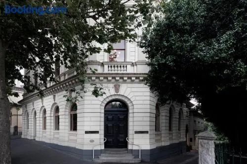 Hotel Ernest Bendigo - Image 1