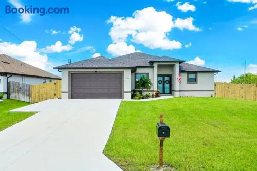 Stay Cape Coral Spacious Family Getaway with Game Room & Outdoor Living - Image 1