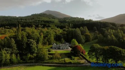 Traditional Highland lodge restored in the spirit of rural living, set in a wild landscape - NATURE ADVENTURE NURTURE - Image 1