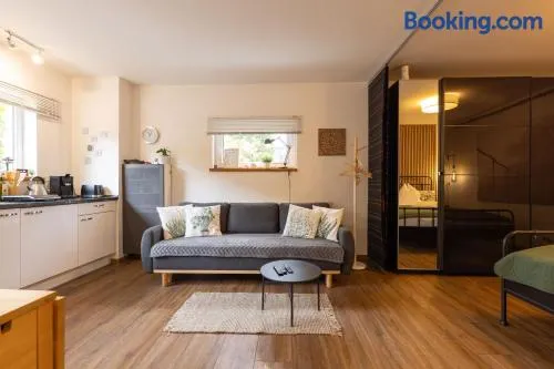 Ideal fur kurze Aufenthalte – gemutliches 1-Zimmer-Apartment - Image 1