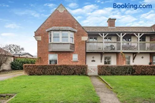 4 Bed in Thornham oc-888 - Image 1