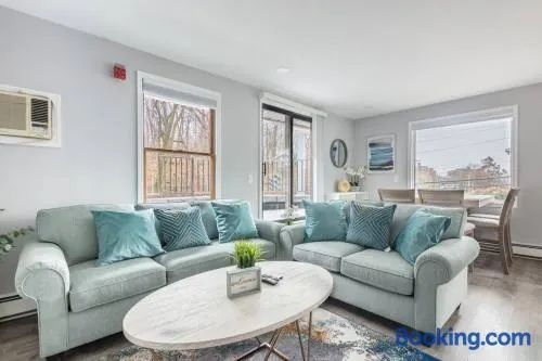 Luxury 3Bed Private Apartment Near Manhattan - Image 1
