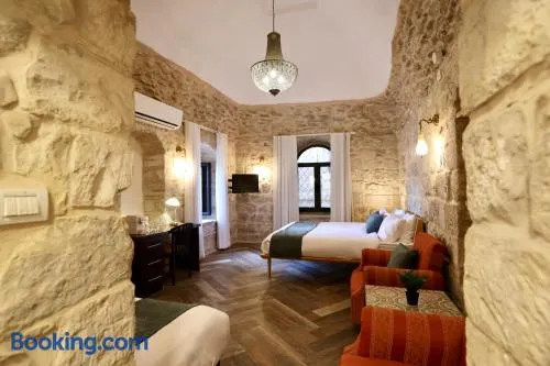 Petrakis Inn - Image 1