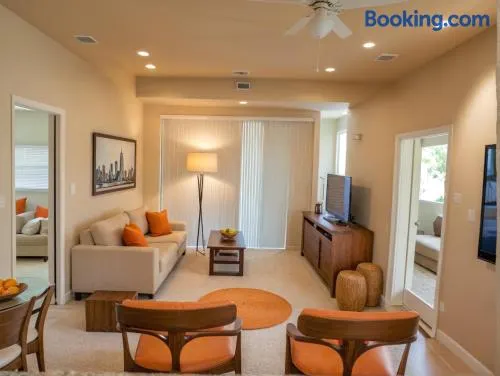Modern Venice Beach Stay - Walk to Marina & Boardwalk - Image 1