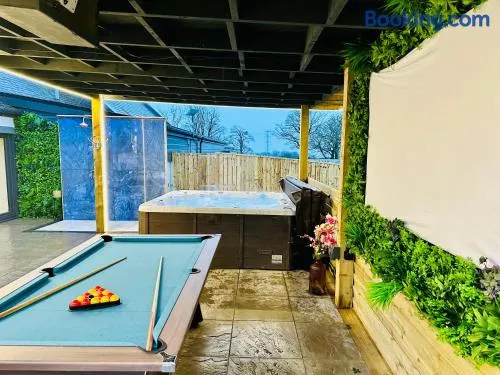 The Hideaway - Farm Stay with hottub, pool table and outdoor cinema - Image 1