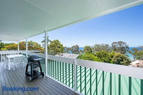 Noosa Escape 2BR Ocean Views, Walk to Beach - Image 1