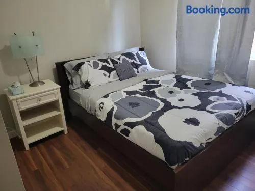 Private 2 bedroom suite close to everything! - Image 1