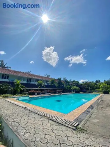 Green Island Hotel Waikkal - Image 1