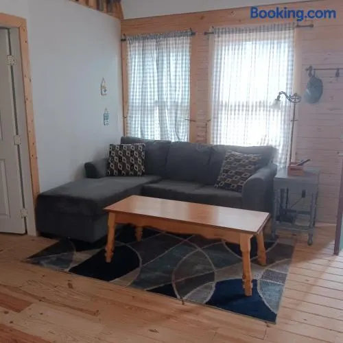 1 private bedroom and 2 loft Cabin in the Country Woods - Image 1