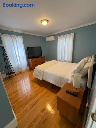 Comfortable 3-Bedroom in a Quiet Area - Image 1